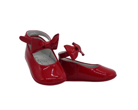 Scarpa culla in vernice con strappo