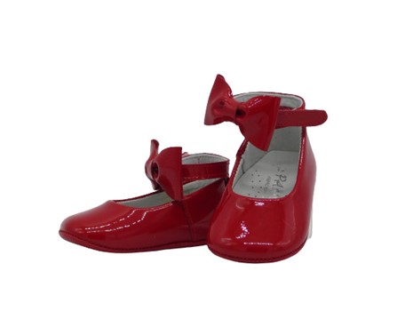 Scarpa culla in vernice con strappo