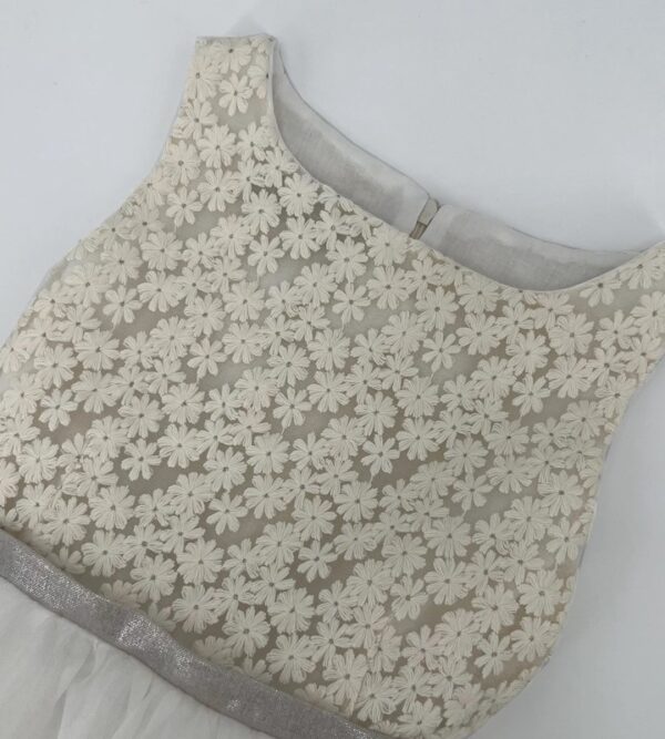 Vestito con corpino ricamato e gonellone in tulle