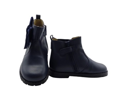 Stivaletto in pelle con fiocco in velluto e zip
