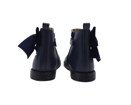 Stivaletto in pelle con fiocco in velluto e zip