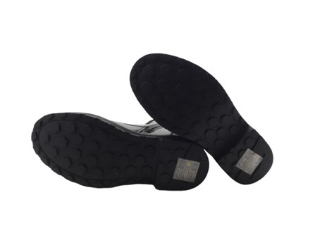 Anfibio in pelle con lacci e zip