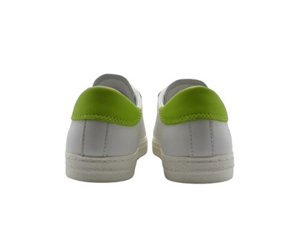 Sneaker in pelle con riporti a contrasto e lacci