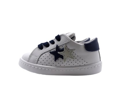 Sneaker bassa in pelle con lacci