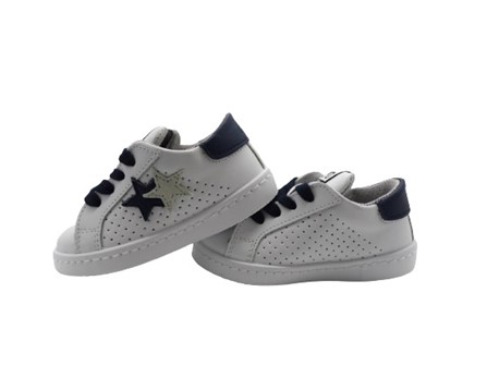 Sneaker bassa in pelle con lacci