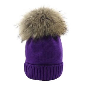 Cappello con risvolto e pon pon
