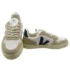 Sneaker in pelle con inserti a contrasto e lacci