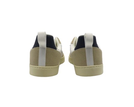Sneaker in pelle con inserti a contrasto e lacci