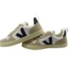 Sneaker in pelle con inserti a contrasto e lacci