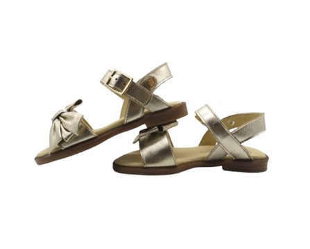 Sandalo in pelle laminata con fiocco