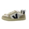 Sneaker in pelle con inserti a contrasto e lacci