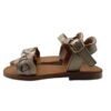 Sandalo in pelle laminata con fascia intrecciata e fibbia