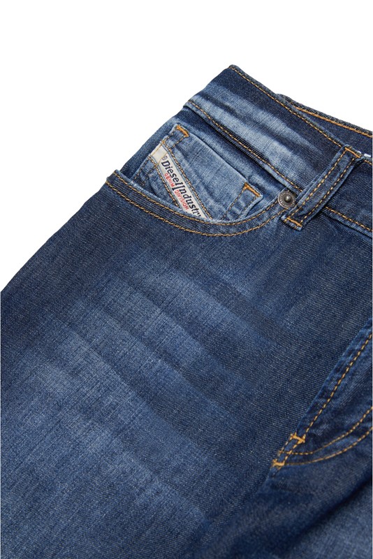 Jeans straight scuro sfumato