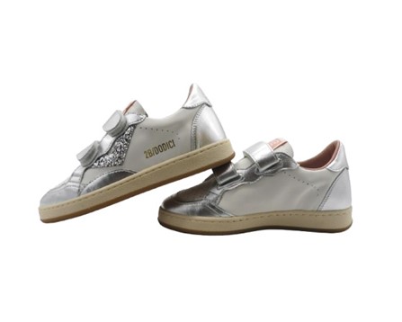 Sneaker in pelle laminata e micro glitter con doppio velcro