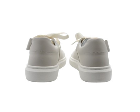 Sneaker in pelle con lacci in raso