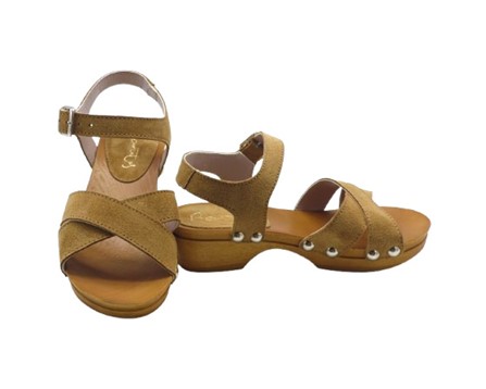 Sandalo zoccolo in camoscio con fascia e cinturino