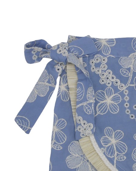 Completo camicia e gonna con ricami