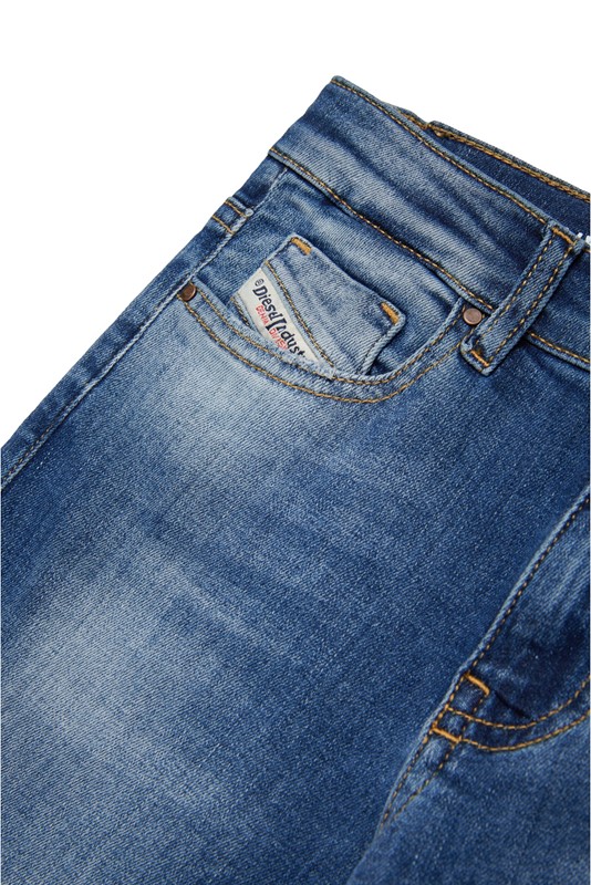 Pantalone denim a zampa con strappi