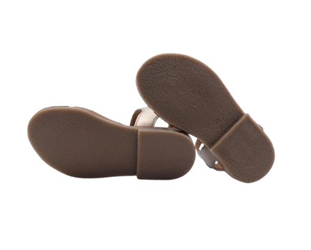 Sandalo in pelle laminata con fascia intrecciata e fibbia
