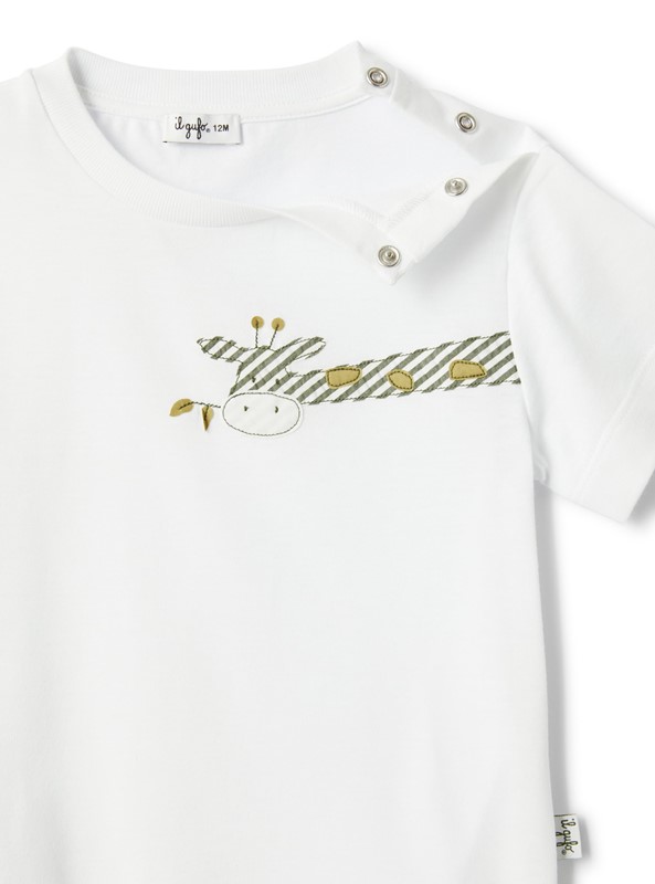 Completo t-shirt con giraffa e short a righe