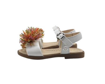 Sandalo in pelle con pom pon e fibia