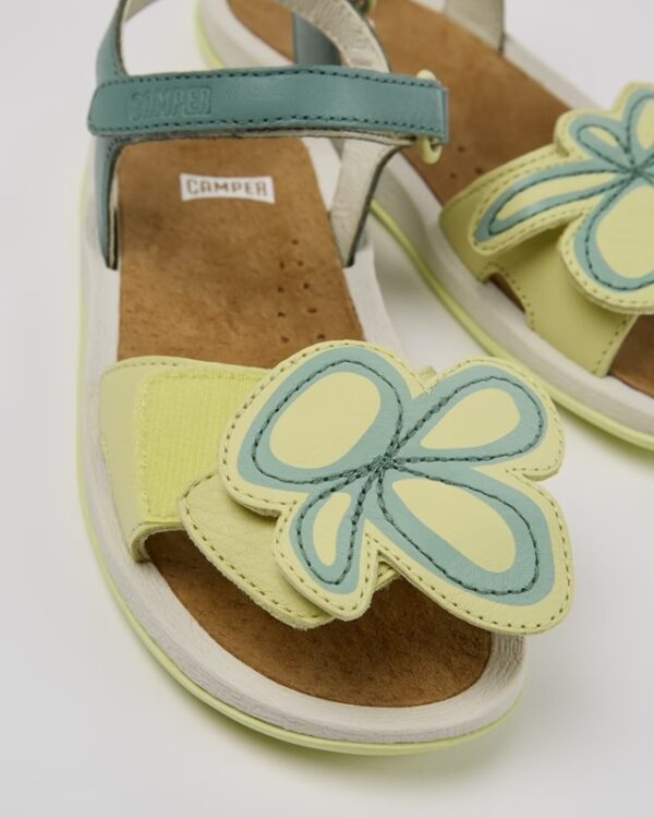 Sandalo in pelle con doppio velcro e fiore