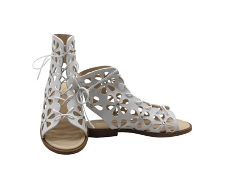 Sandalo in pelle con fiori cut-out e lacci