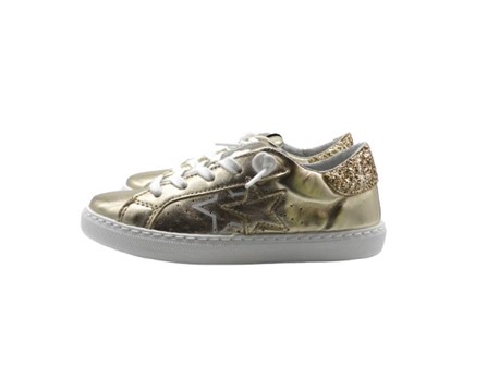 Sneaker bassa in pelle laminata con lacci