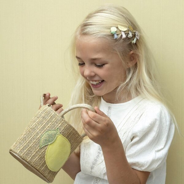 Borsa in paglia con limone e tracolla