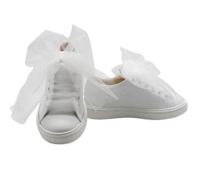 Sneaker in pelle con lacci in tulle