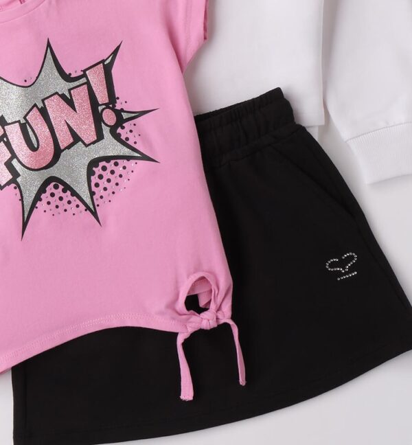 Completo felpa, t-shirt e gonna