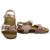 Sandalo in vernice laminata con velcro e fibbia