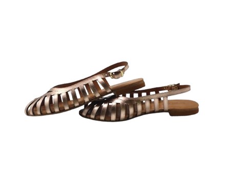 Sandalo in pelle laminata con fibbia