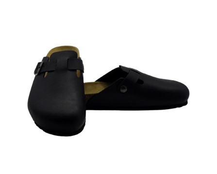 Sabot in pelle ingrassata con fibbia