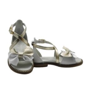 Sandalo in pelle laminata con velcro e fibbia