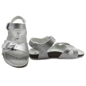 Sandalo in eco pelle laminata con doppie fibbie