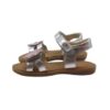 Sandalo in pelle laminata con fiore e velcro