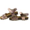 Sandalo in vernice laminata con velcro e fibbia