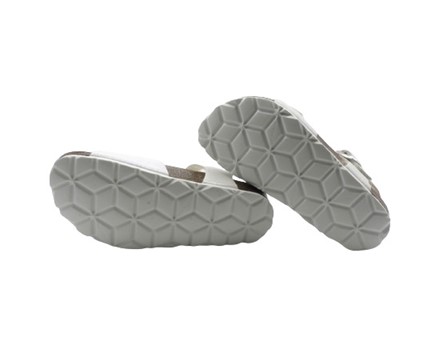 Sandalo in eco pelle con doppie fibbie