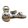 Sandalo in pelle laminata con intreccio e velcro
