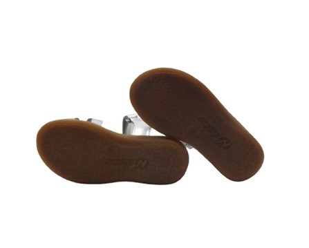 Sandalo in pelle laminata con fiore e velcro