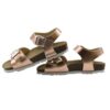 Sandalo in eco pelle laminata con doppie fibbie