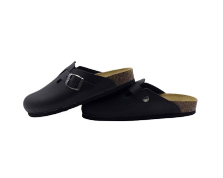 Sabot in pelle ingrassata con fibbia