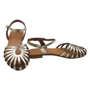 Sandalo in pelle laminata con fibbia