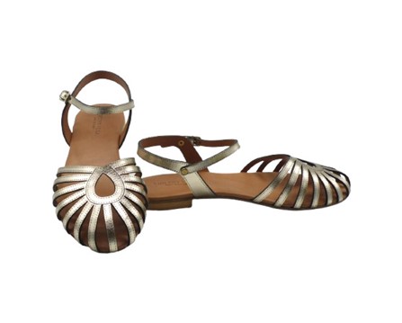Sandalo in pelle laminata con fibbia