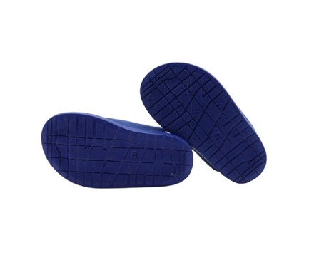Sandalo in camoscio con triplo velcro