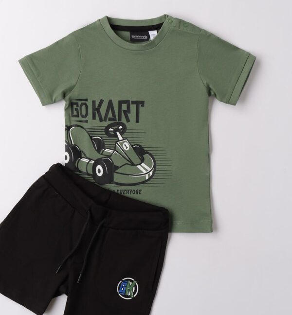 Completo t-shirt con stampa go kart e bermuda