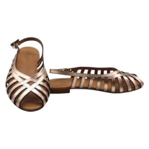 Sandalo in pelle laminata con fibbia