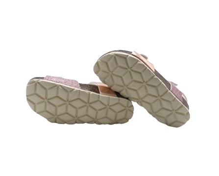 Sandalo in vernice laminata con velcro e fibbia
