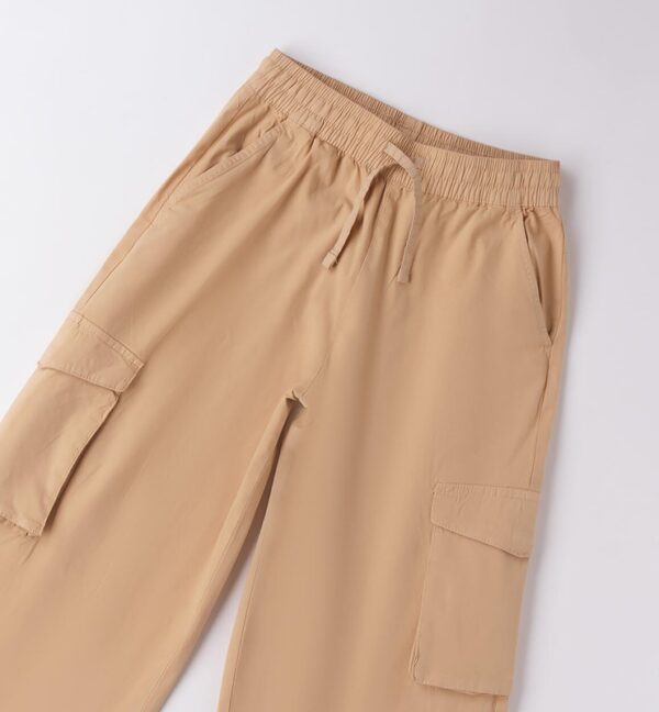 Pantalone in tessuto tecnico con tasche